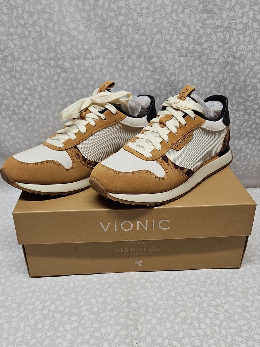 Vionic Monarch ivory leopard j3221m1250 size 9M